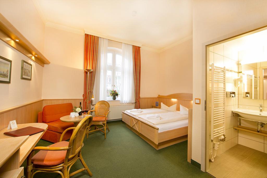 Hotel Duenenschloss Mit Private Spa Цинновиц Экстерьер фото