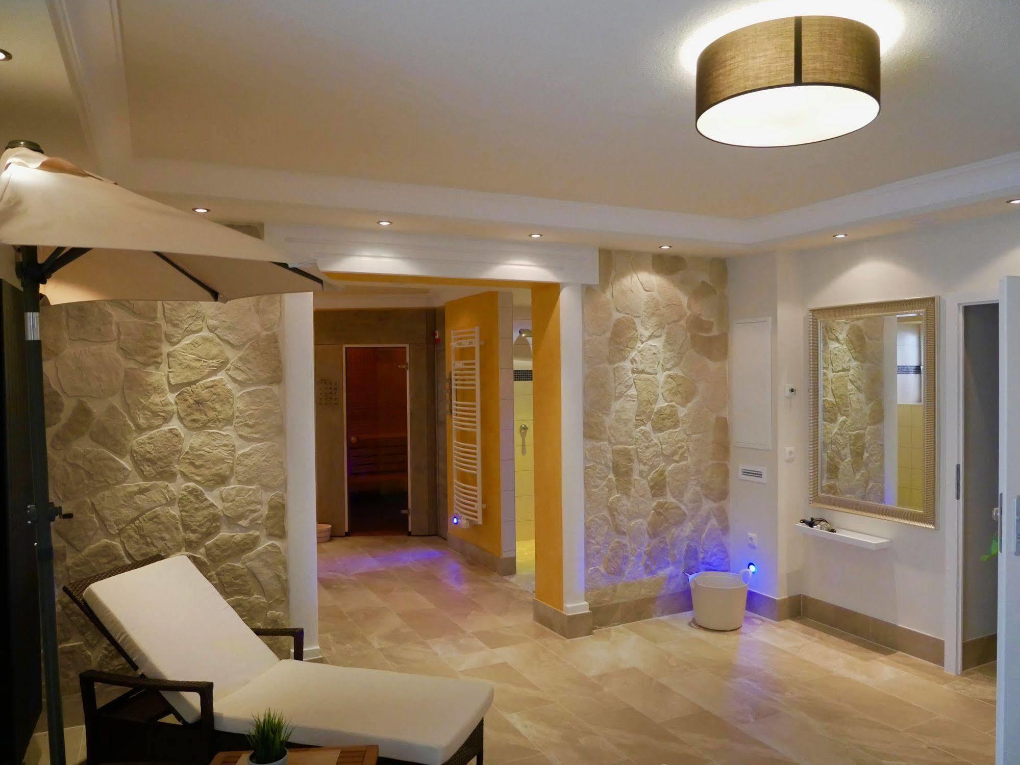 Hotel Duenenschloss Mit Private Spa Цинновиц Экстерьер фото